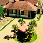 Bed & Breakfast Manoir Des Cavaliers - Chantilly