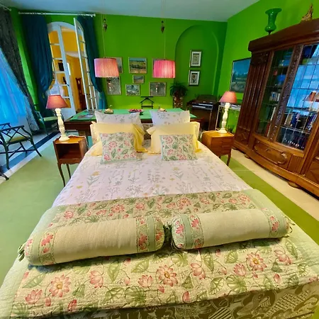 Manoir Des Cavaliers - Bed & Breakfast Chantilly